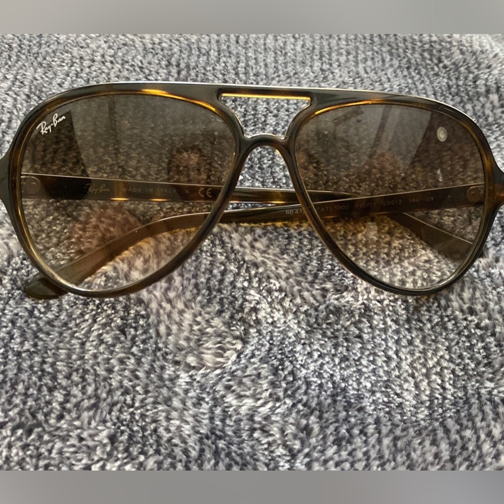 Ray an tortoise shell aviators
